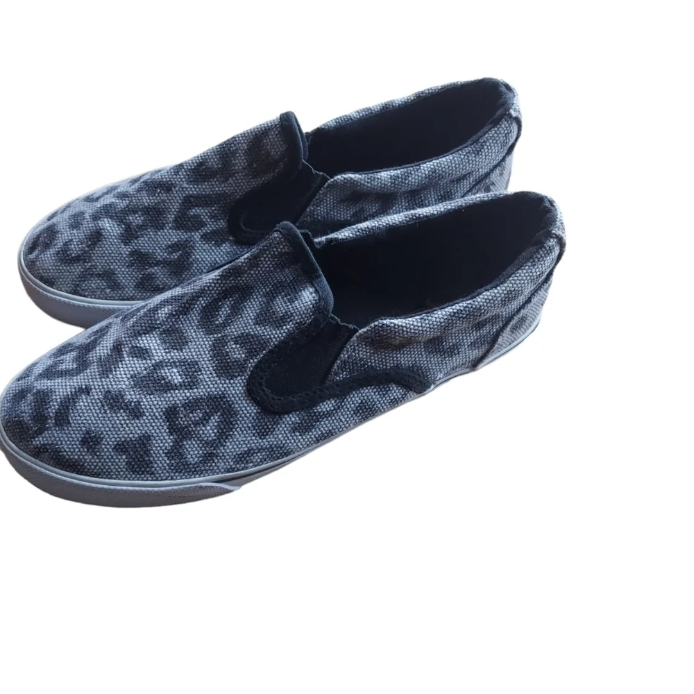 7.5 Polo assn. Gray and‎ black cheetah print